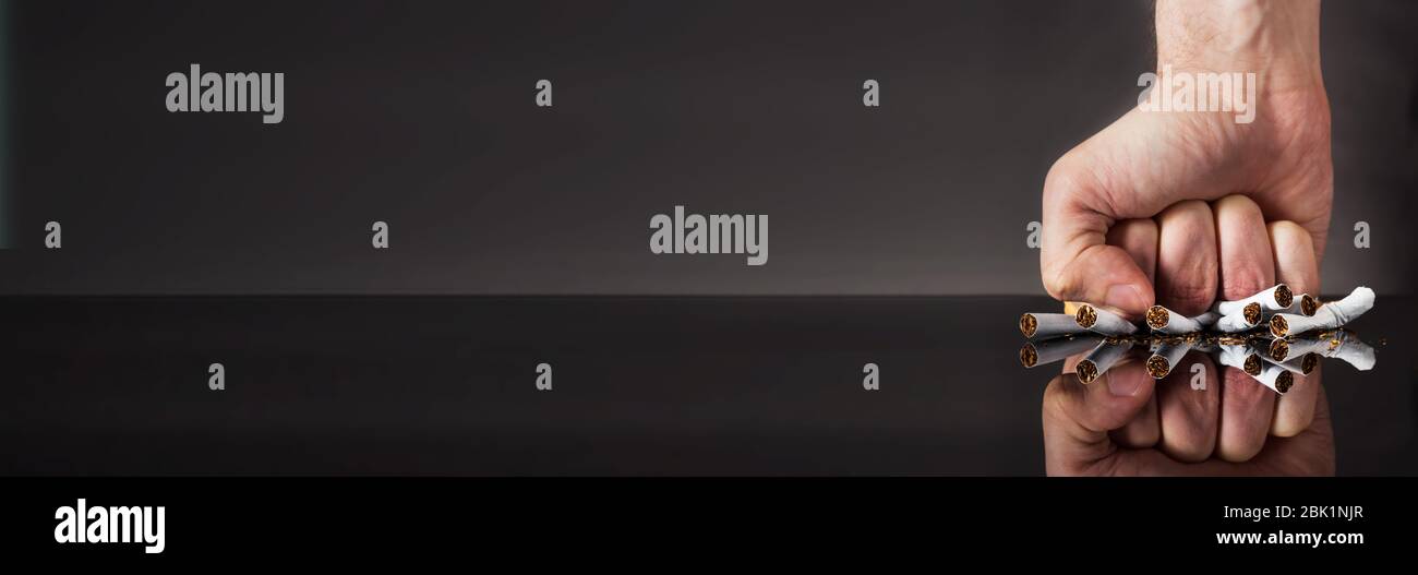 Cessez de fumer. Écrasement de cigarette et prévention de la fumée Banque D'Images