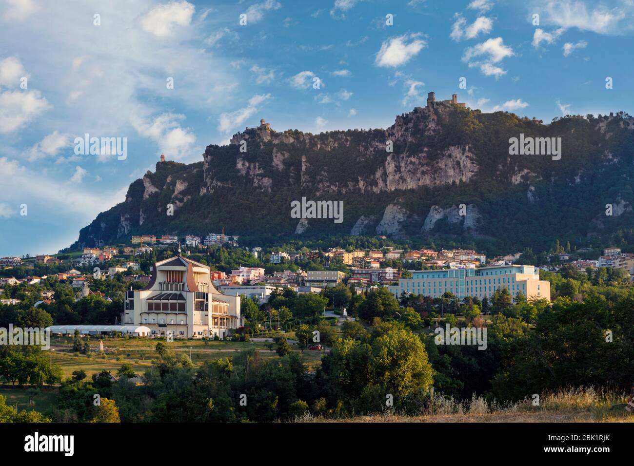 République de Saint-Marin. Les trois tours de Saint-Marin vues de Cailungo. Montale sur la gauche, Cesta dans le centre et Guaita sur la droite. San Ma Banque D'Images