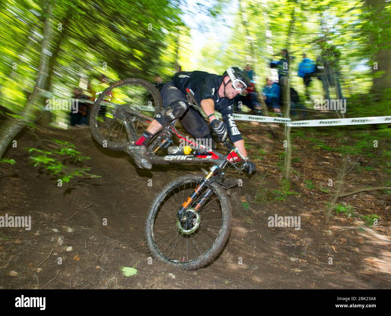 Championnats du monde d'Enduro, Peebles. Le pilote français d'élite François Bailly-Matre s'arrête sur la dernière étape à Peebles lors de la série Enduro World. Banque D'Images