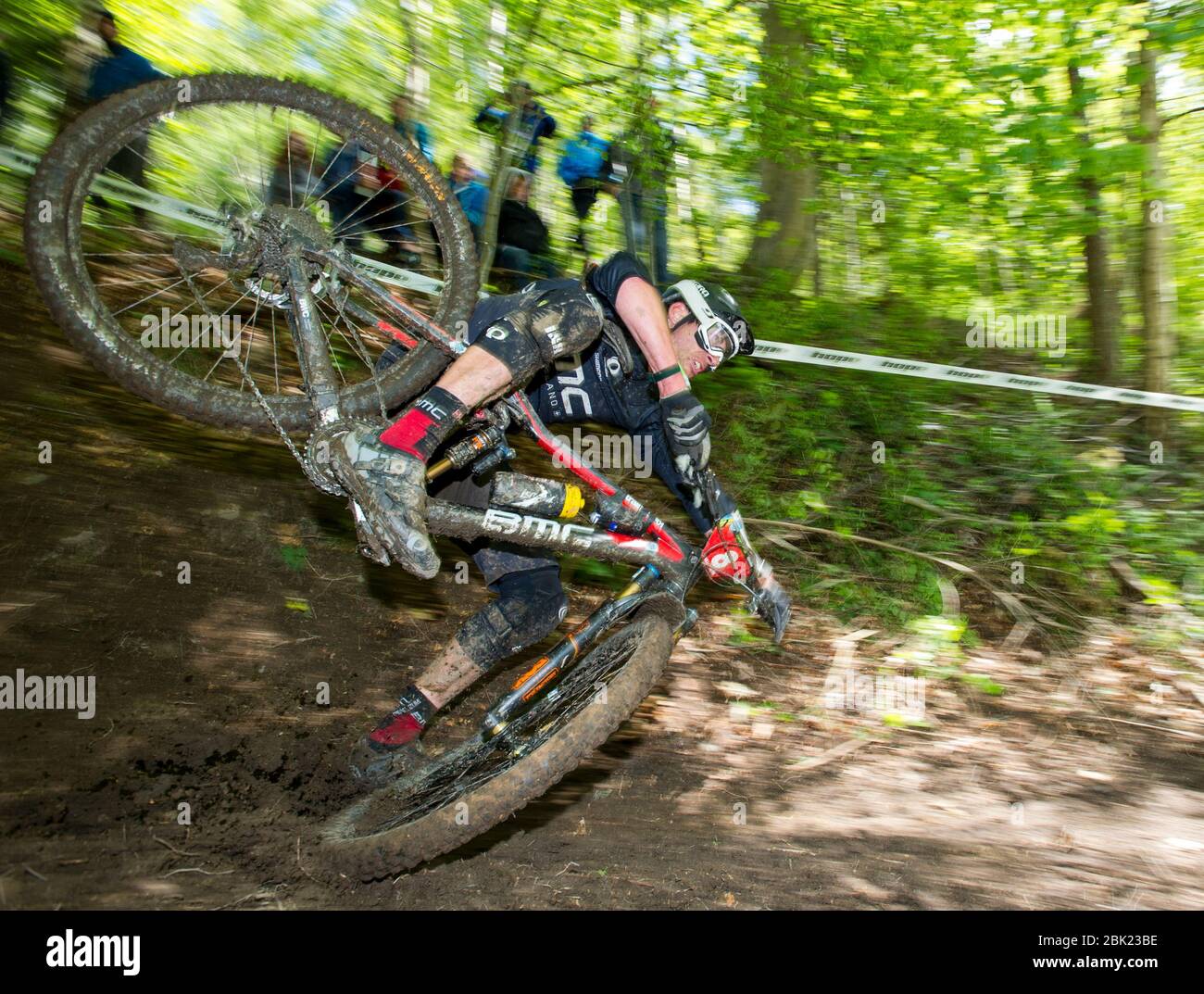 Championnats du monde d'Enduro, Peebles. Le pilote français d'élite François Bailly-Matre s'arrête sur la dernière étape à Peebles lors de la série Enduro World. Banque D'Images