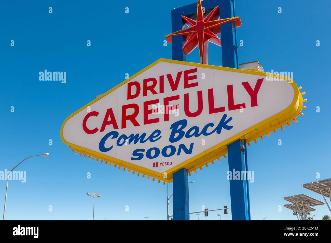 Vue du panneau « Drive Come Deear Soon » sur « The Strip » Las Vegas Boulevard, Las Vegas, Nevada, USA, Amérique du Nord Banque D'Images