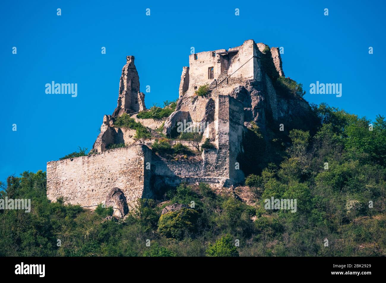 Kuenringerburg, les ruines du château au-dessus de Duernstein, perché sur une colline dans la vallée de Wachau, où Richard le coeur de Lionheart était incarcéré Banque D'Images