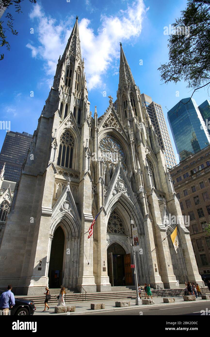 New York, États-Unis – 06 septembre 2018 : cathédrale Saint-Patrick située sur la Cinquième Avenue à Manhattan. Cette cathédrale construite en 1858 est décorée avec le Neo-Gothi Banque D'Images