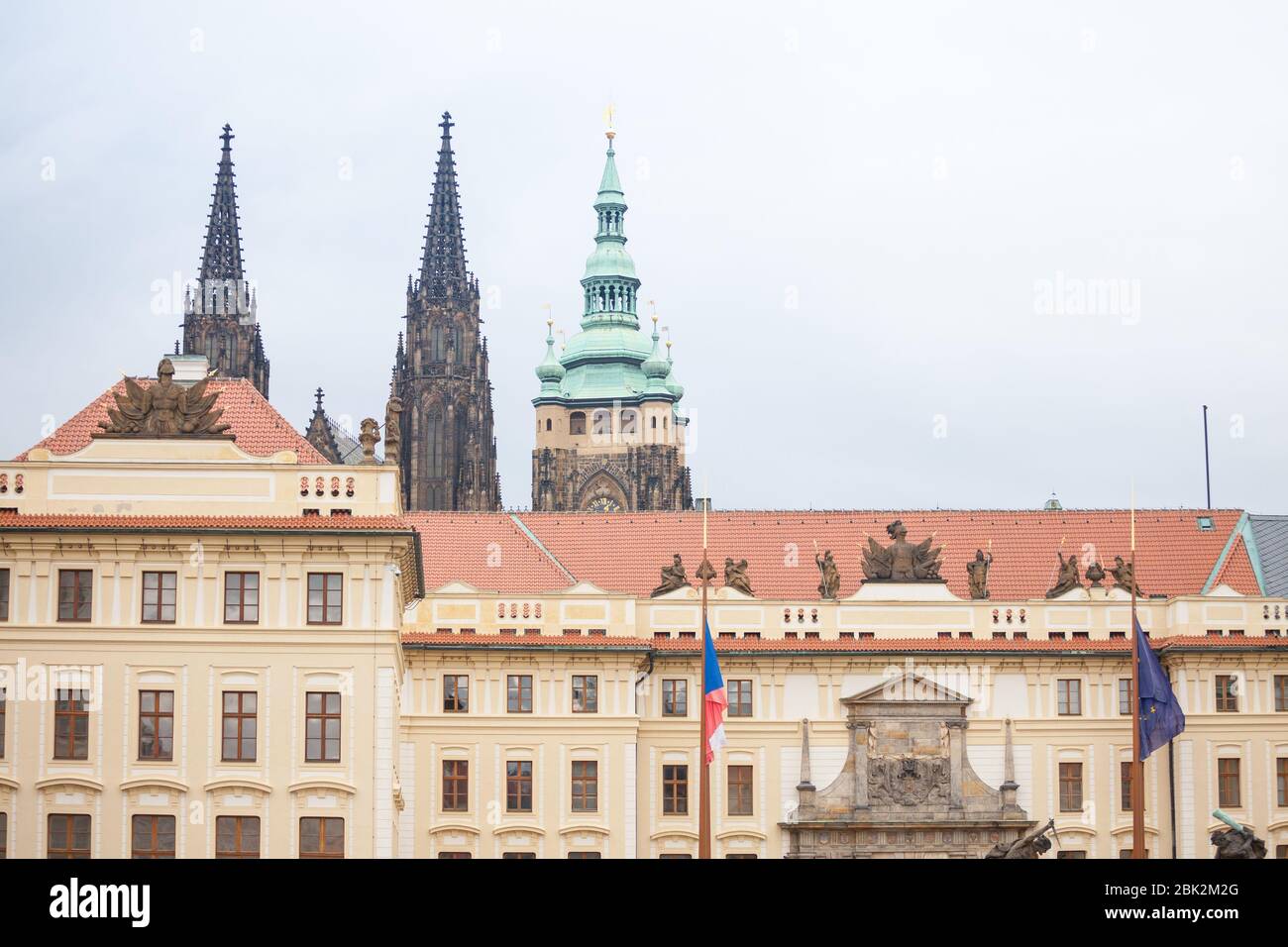 Nove Kralovsky Palac ou Nouveau Palais Royal du Château de Prague (Prazsky Hrad), vu de son entrée principale sur Hradcany, un monument de Prague, République tchèque Banque D'Images