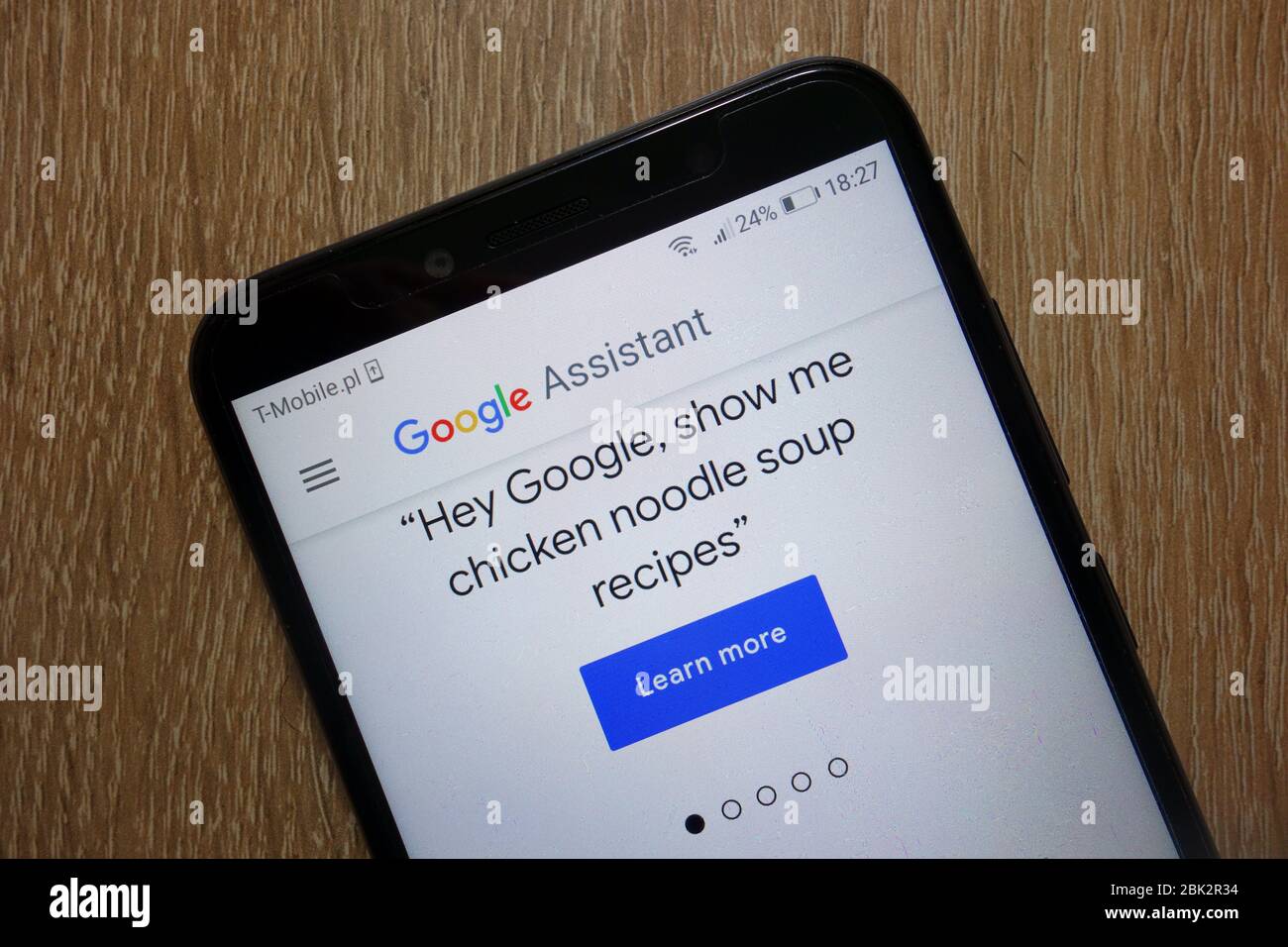 Le site Web de Google Assistant s'affiche sur le smartphone Banque D'Images