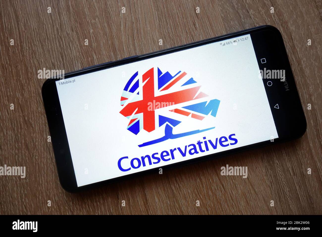 Logo du Parti conservateur et du Parti unioniste affiché sur le smartphone Banque D'Images