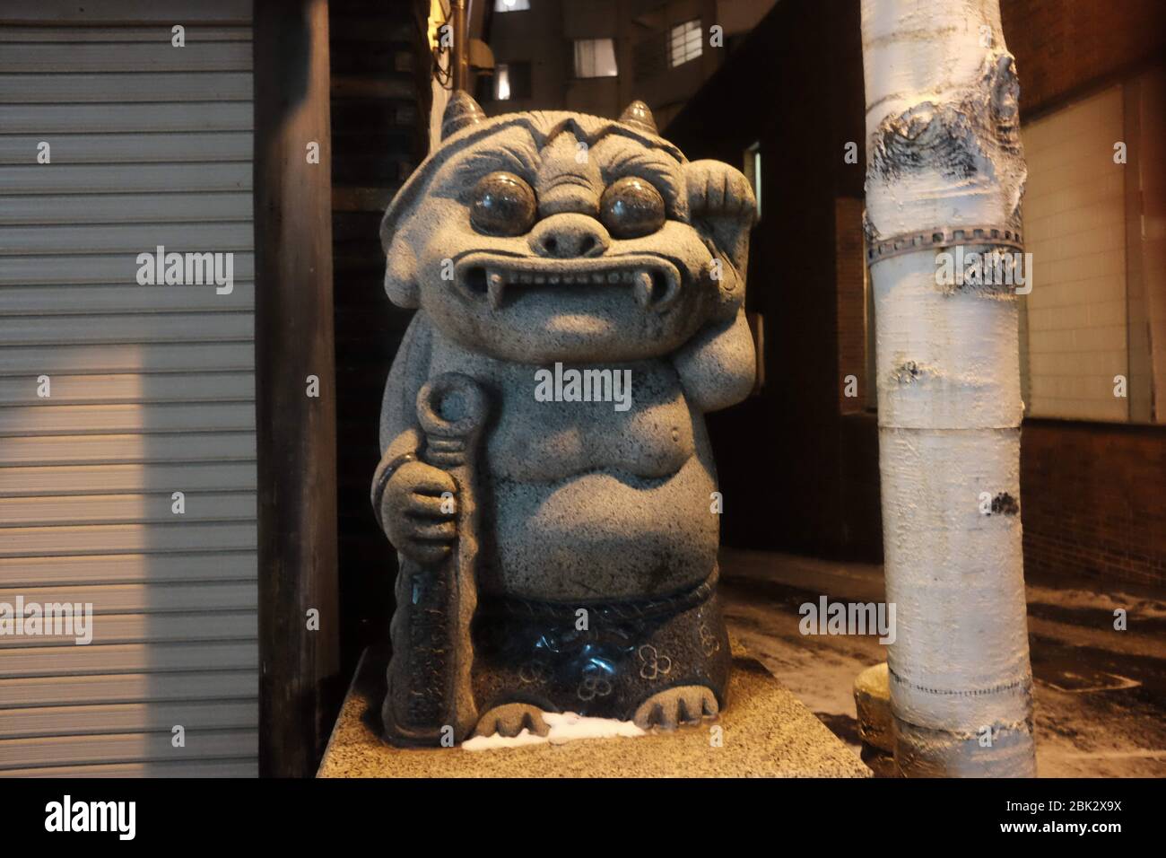 Pierre Sculpture de l'Oni japonais (monstre mythique) à Noboribetsu, Hokkaido, Japon Banque D'Images