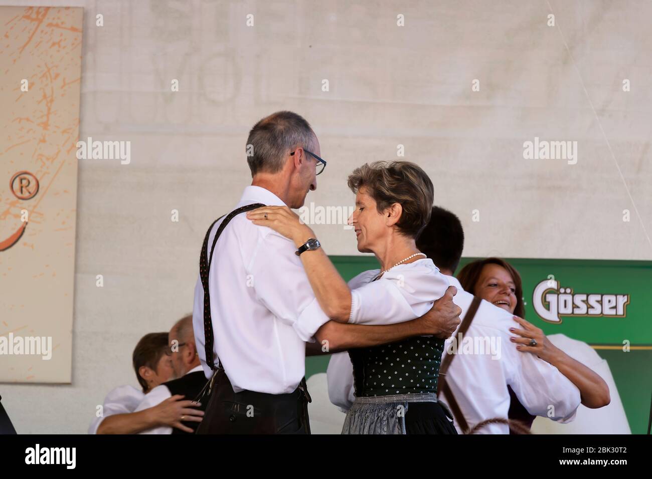 Graz/Autriche - septembre 2019 : festival annuel d'automne de la culture populaire styrienne (Aufsteirern). Danses folkloriques des hommes et des femmes styriens dans la tradition lumineuse Banque D'Images