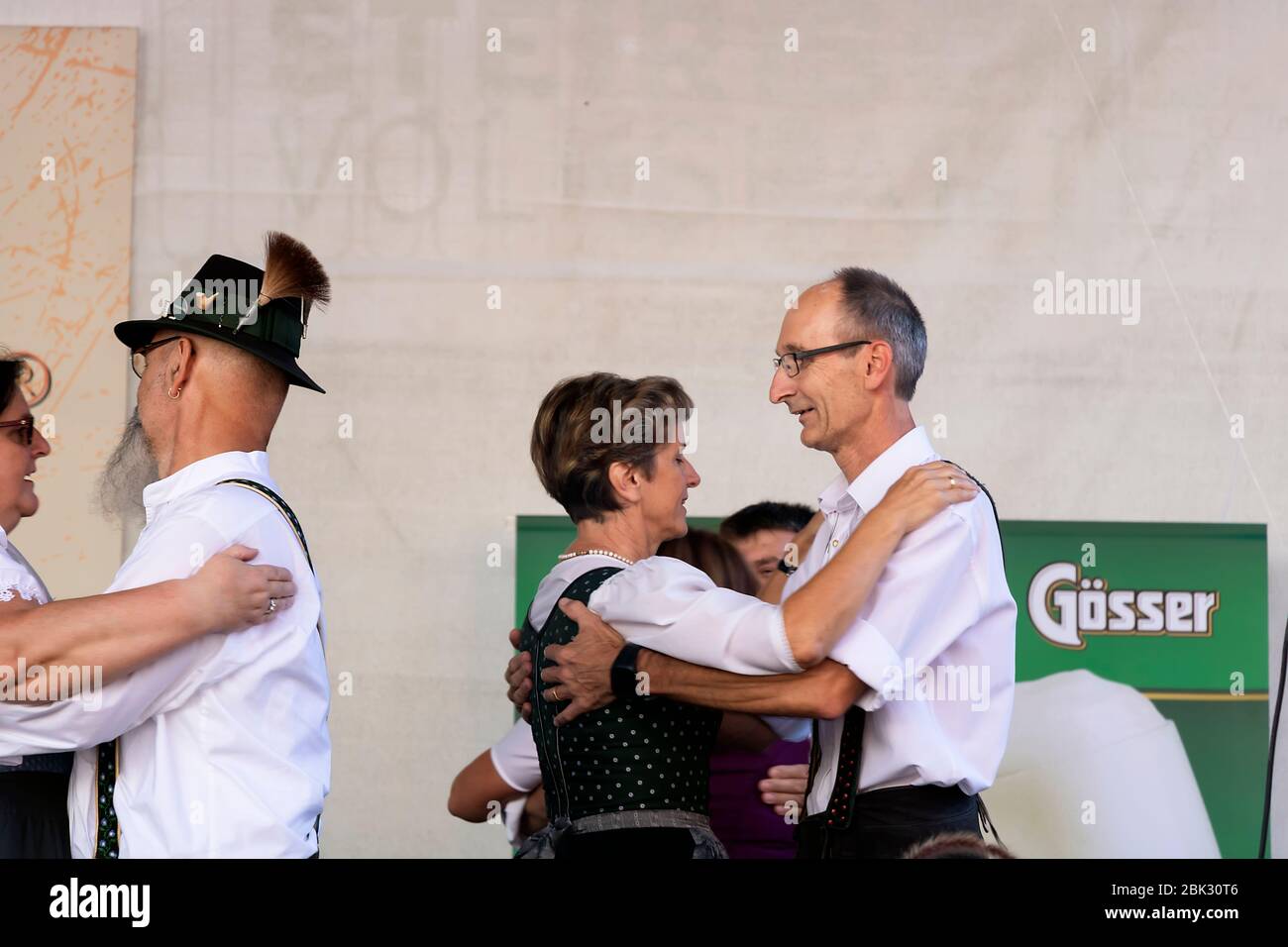Graz/Autriche - septembre 2019 : festival annuel d'automne de la culture populaire styrienne (Aufsteirern). Danses folkloriques des hommes et des femmes styriens dans la tradition lumineuse Banque D'Images