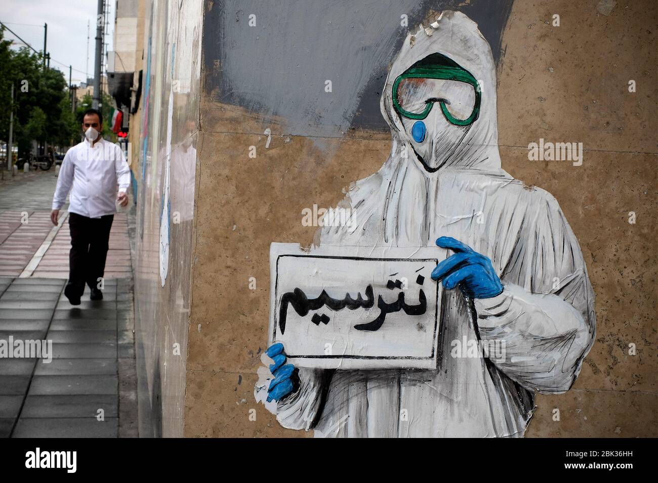 30 avril 2020, Téhéran, Iran: Un graffiti est vu dans le centre-ville de Téhéran, à la suite de la nouvelle maladie du coronavirus (COVID-19) qui surpasse en Iran. (Image crédit: © Rouzbeh Fouladi/ZUMA Wire) Banque D'Images