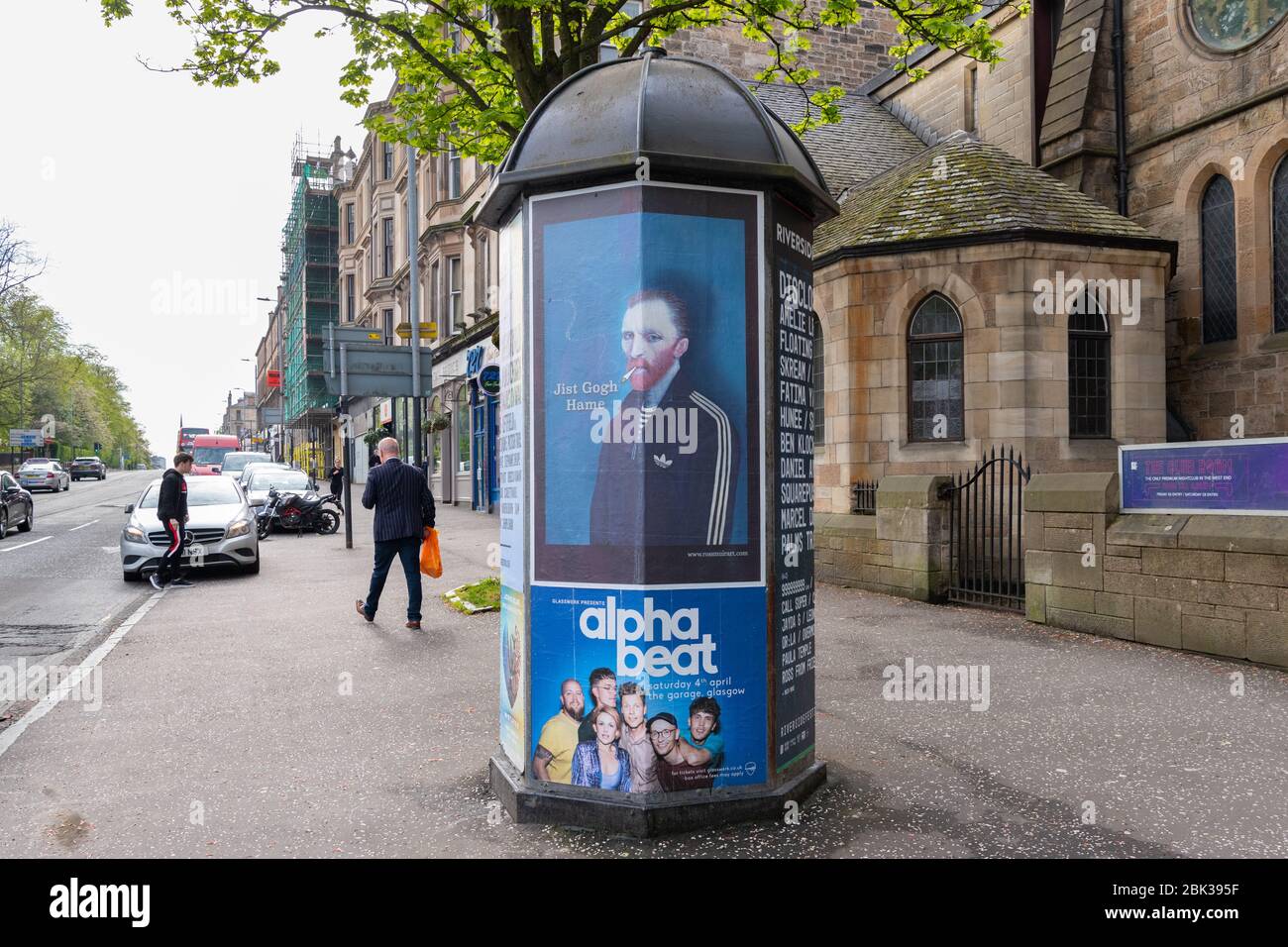 Glasgow, Écosse, Royaume-Uni. 1 mai 2020. Le coronavirus est verrouillé dans le West End de Glasgow. Affiche « jist Gogh Hame » « LockDown art » de l'artiste Ross Muir de Giffnock. Les affiches de l'artiste Vincent Van Gogh portant un tracksuit Adidas sont affichées dans toute la ville crédit: Kay Roxby/Alay Live News Banque D'Images
