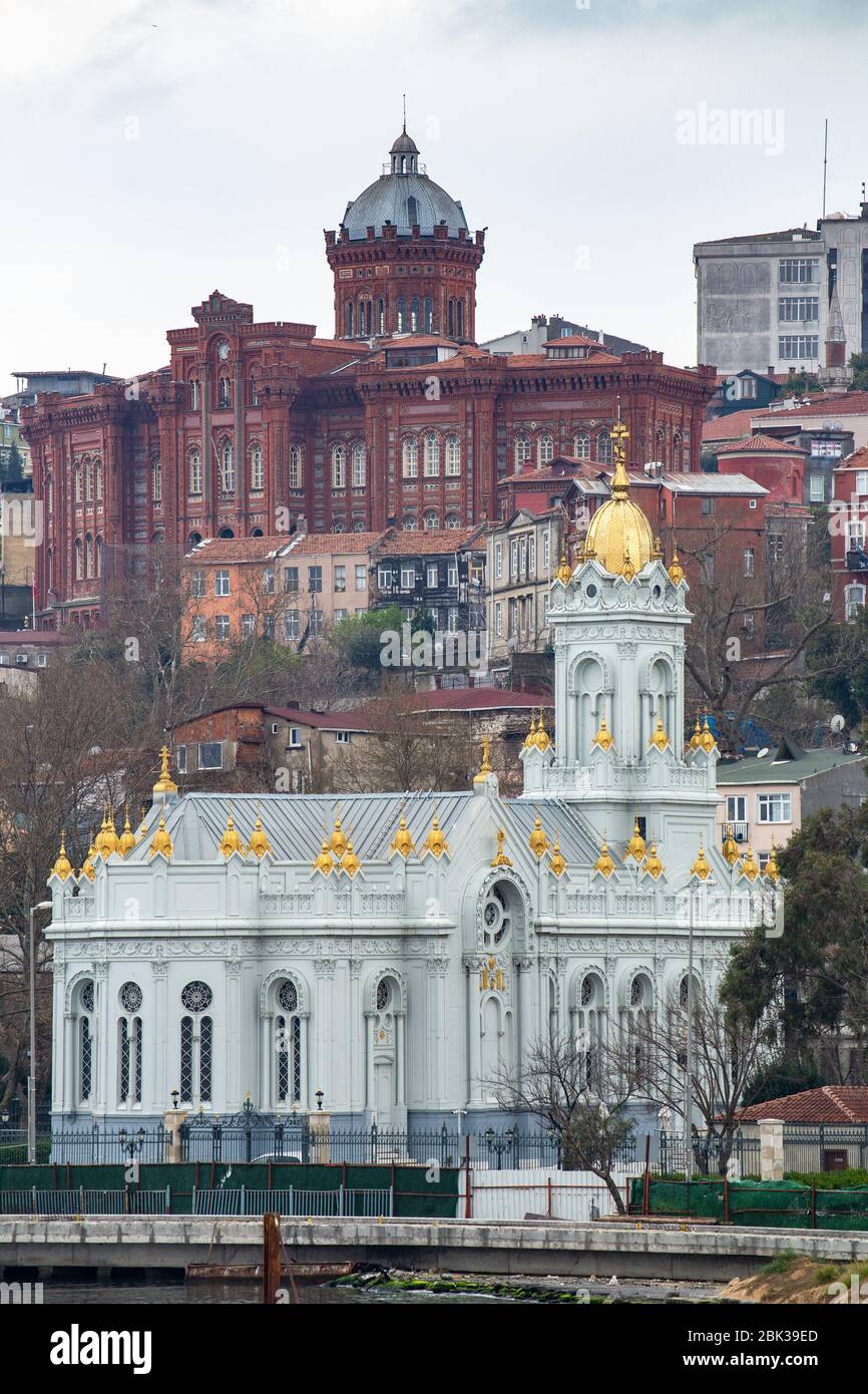 Vue sur l'église bulgare Saint-Stephen, également connue sous le nom d'église bulgare de fer, est une église orthodoxe bulgare à Balat. Banque D'Images