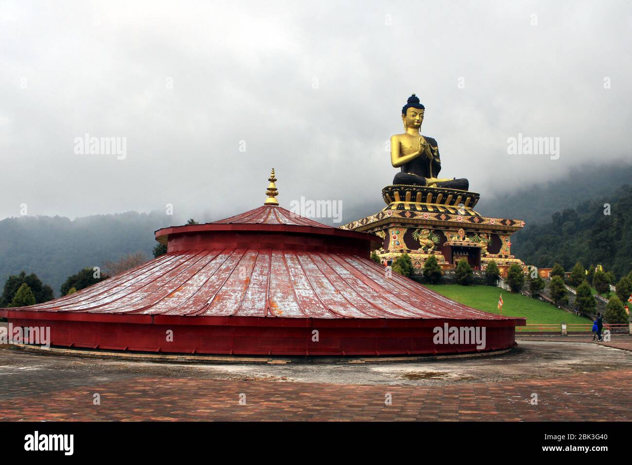 Parc de Bouddha de Ravangla. Magnifique statue immense de Bouddha, à Rabangla , Sikkim , Inde. Statue de Bouddha Gautama dans le parc de Bouddha de Ravangla. Banque D'Images