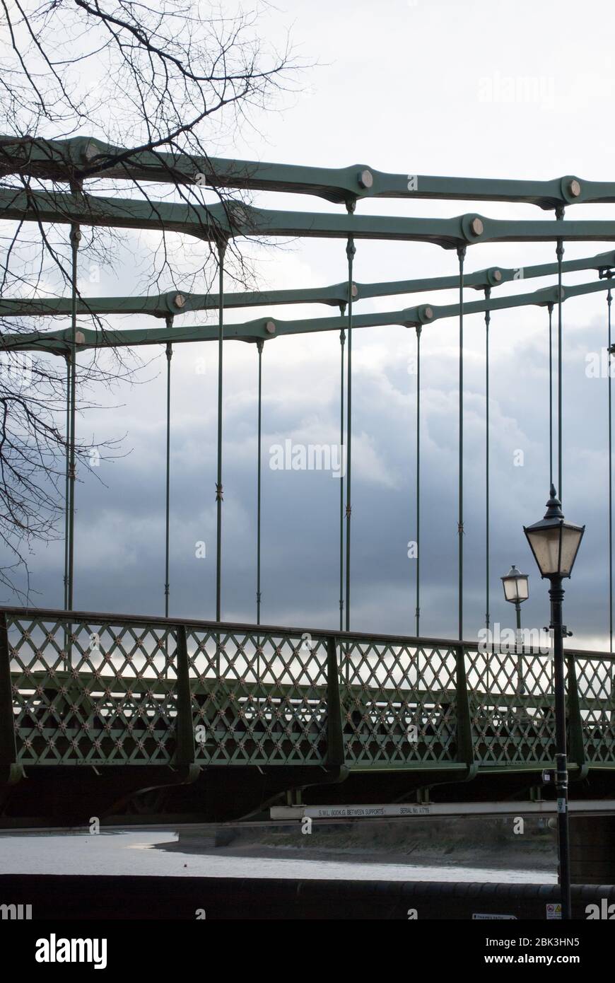 Pont suspendu Victorian Architecture Engineering Green Gold Hammersmith Bridge, Londres Barnes by Sir Joseph Bazalgette Dixon Appleby & Thorne Banque D'Images