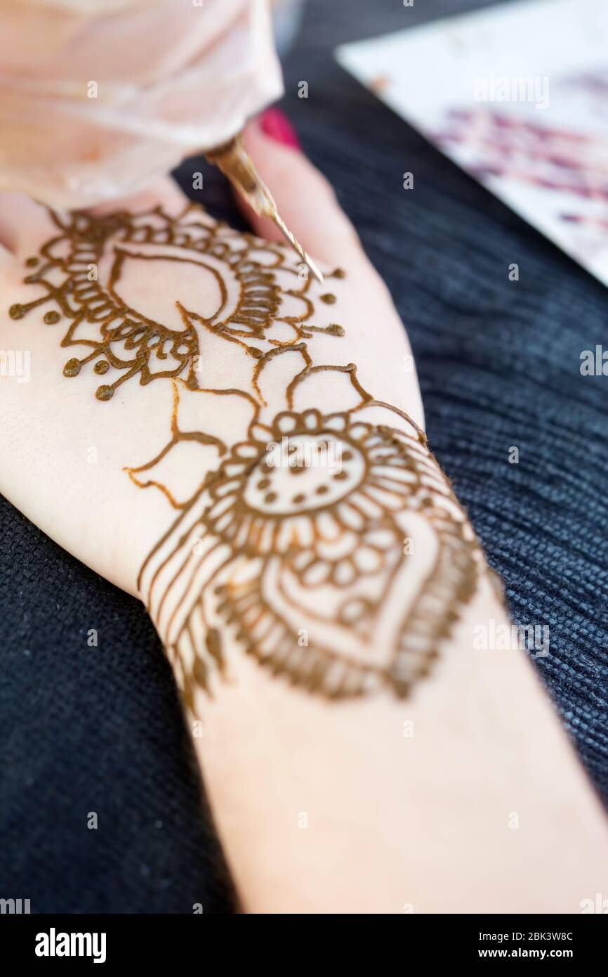 Main femelle de tatouage au henné, Maroc Banque D'Images