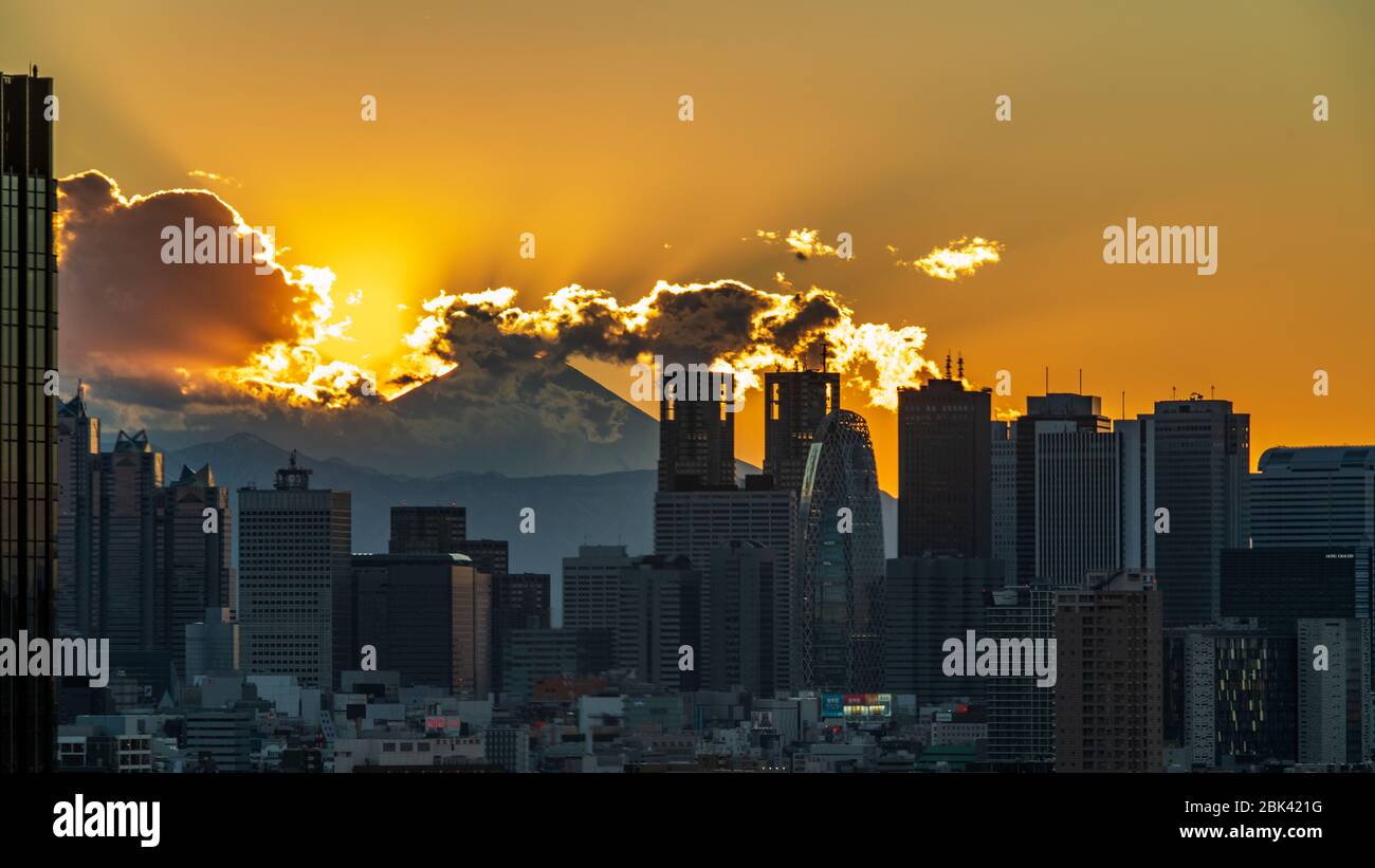 Mont fuji au coucher du soleil de tokyo Banque de photographies et d’images à haute résolution