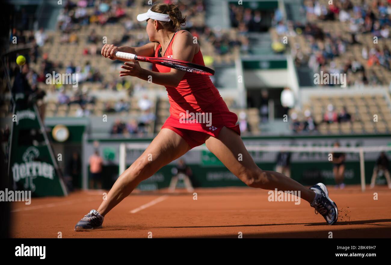 Evgeniya Rodina de Russie en action lors de son premier match au tournoi de tennis Roland Garros Grand Chelem de 2019 Banque D'Images