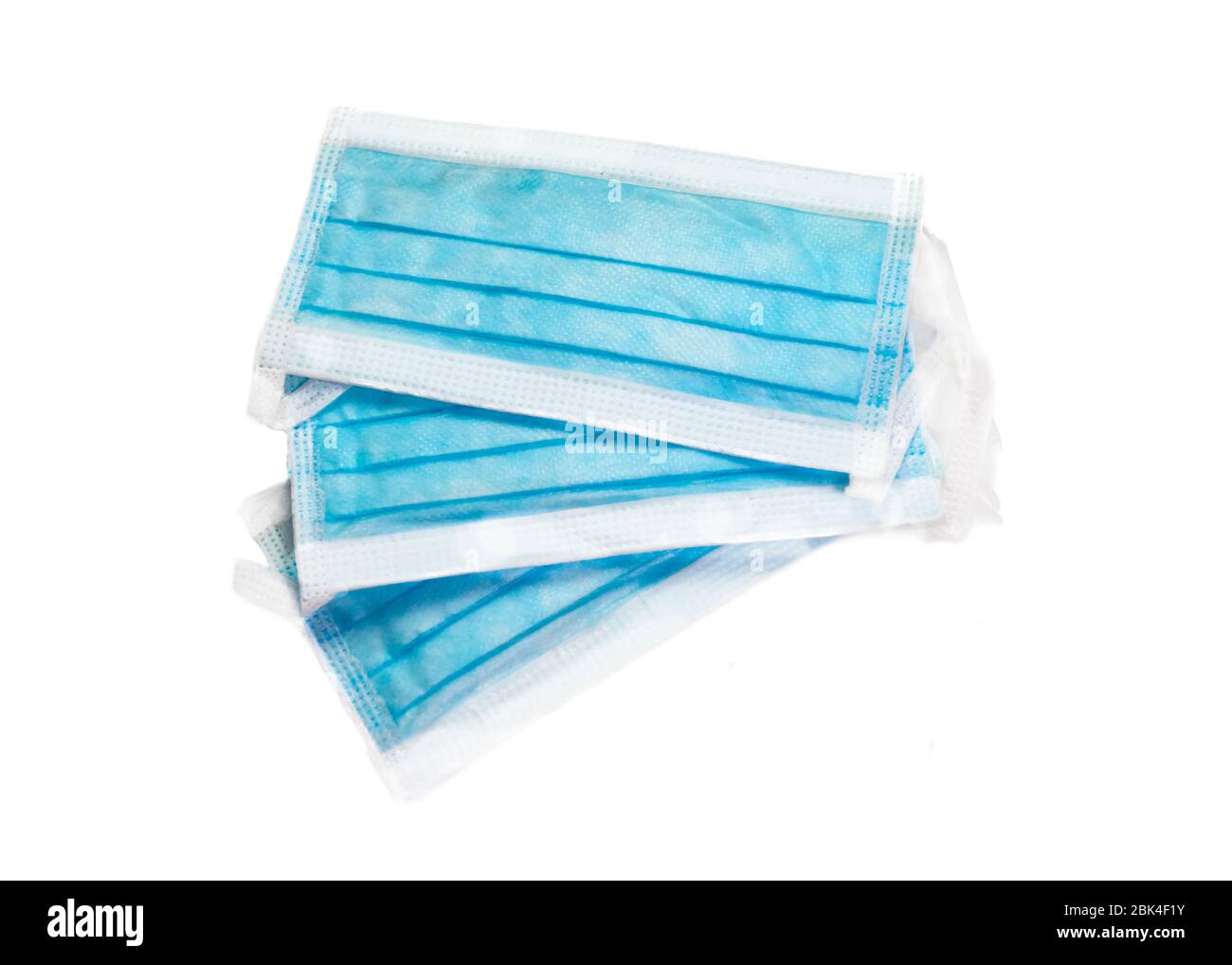 masque de protection individuelle bleu , que vous pourriez porter pour vous porter à partir d'un virus , isolé sur un fond blanc Banque D'Images