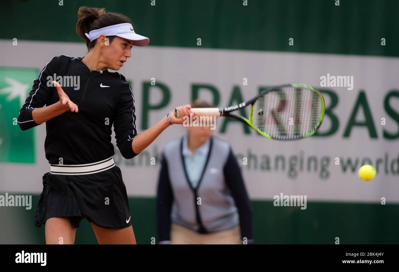 Olga Danilovic, de Serbie, en action lors du premier tour de qualification lors du tournoi de tennis Roland Garros Grand Chelem 2019 Banque D'Images