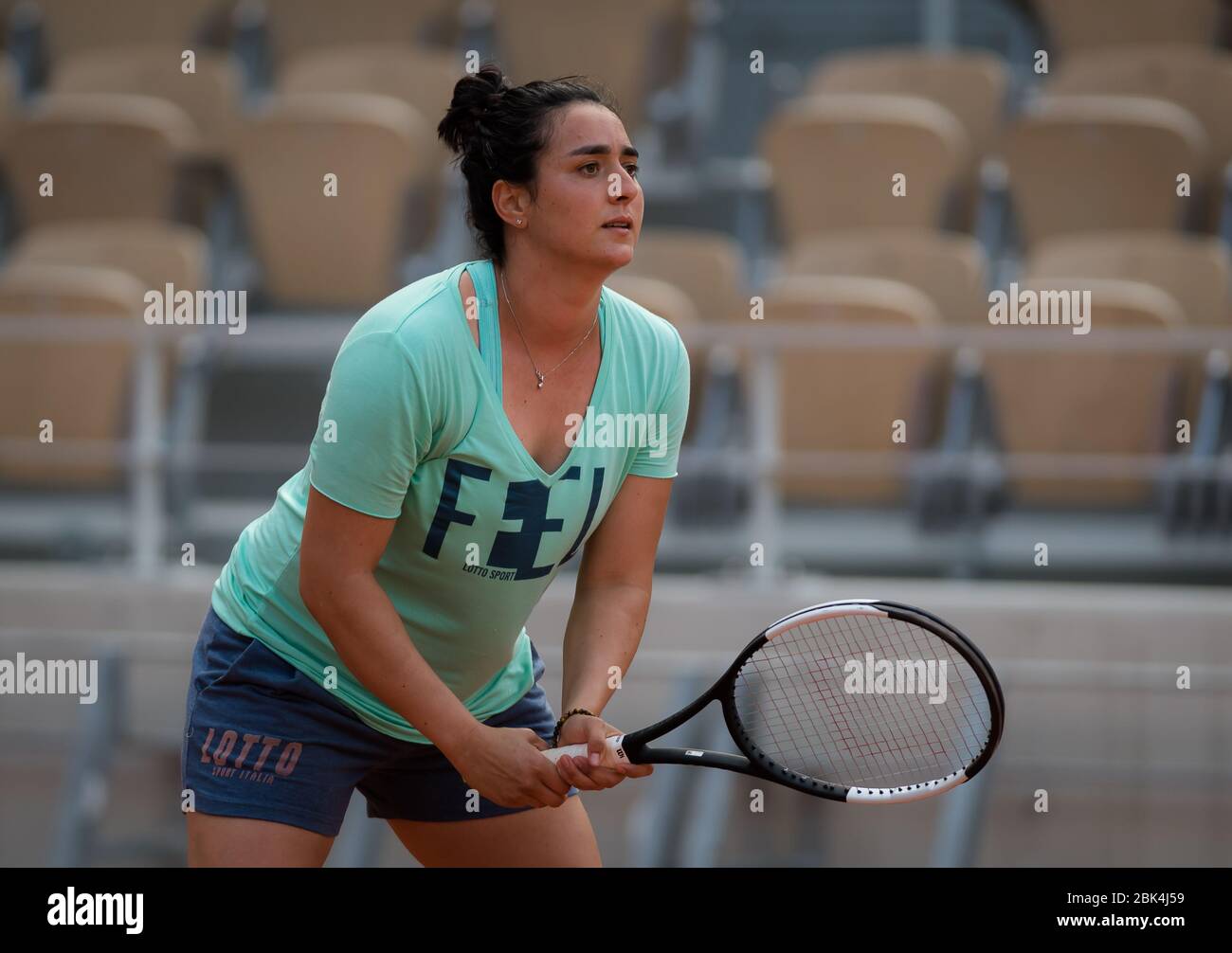 Ons Jabeur de Tunisie pratique avant le tournoi de tennis Roland Garros  Grand Chelem 2019 Photo Stock - Alamy
