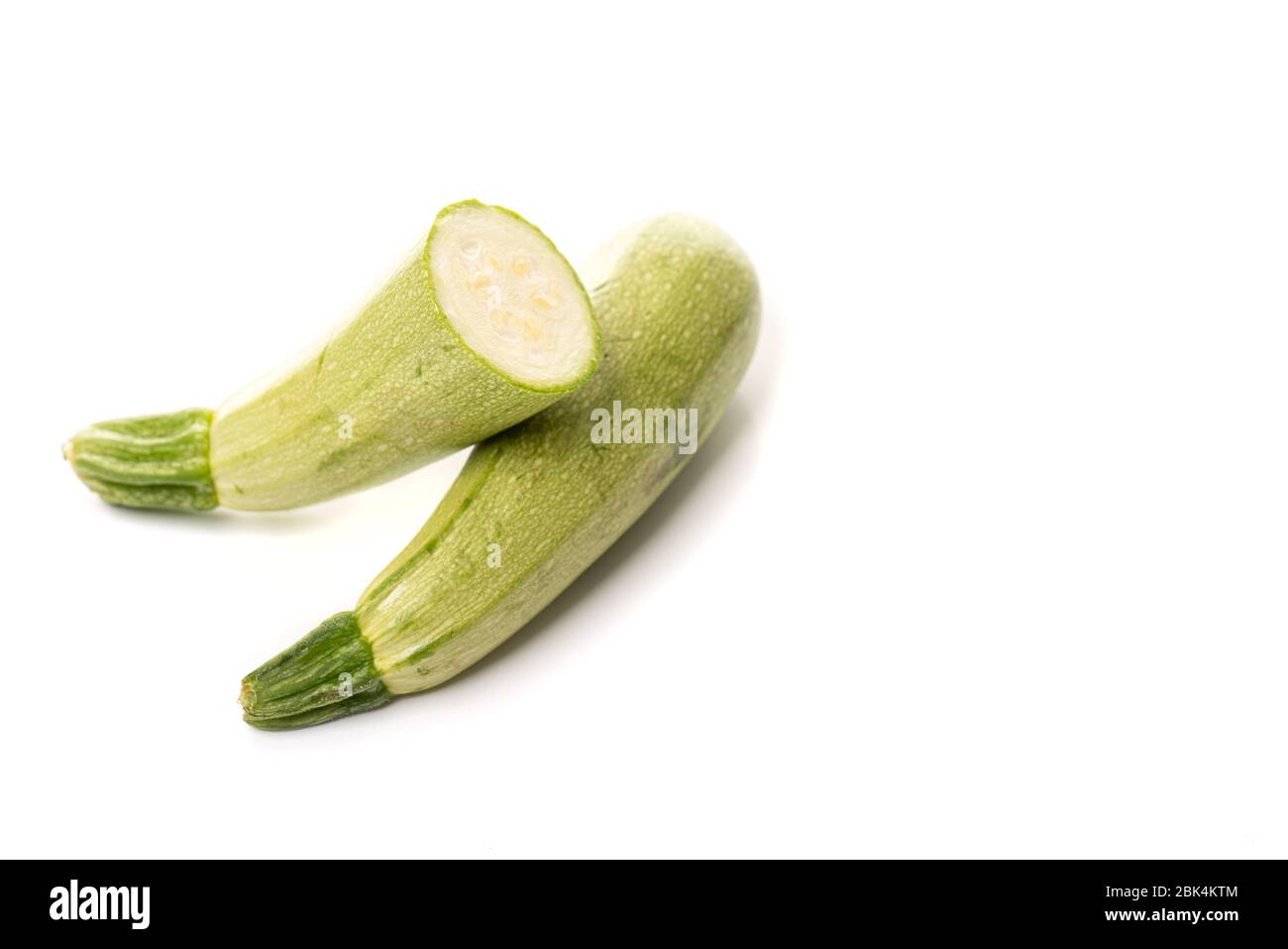 Courge moelle végétale courgette isolée sur fond blanc avec copysoace comme élément de conception de paquet Banque D'Images