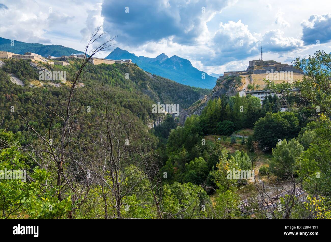 Exilles, Italie - 21 août 2019 : le fort Exilles est un complexe fortifié de la vallée de Susa, ville métropolitaine de Turin, Piémont, Italie du Nord Banque D'Images