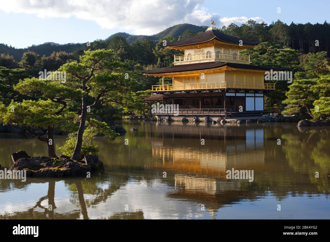 Le temple Kinkaku-ji (aussi appelé Pavillon d'or ou Rokuon-ji) à Kyoto, au Japon Banque D'Images