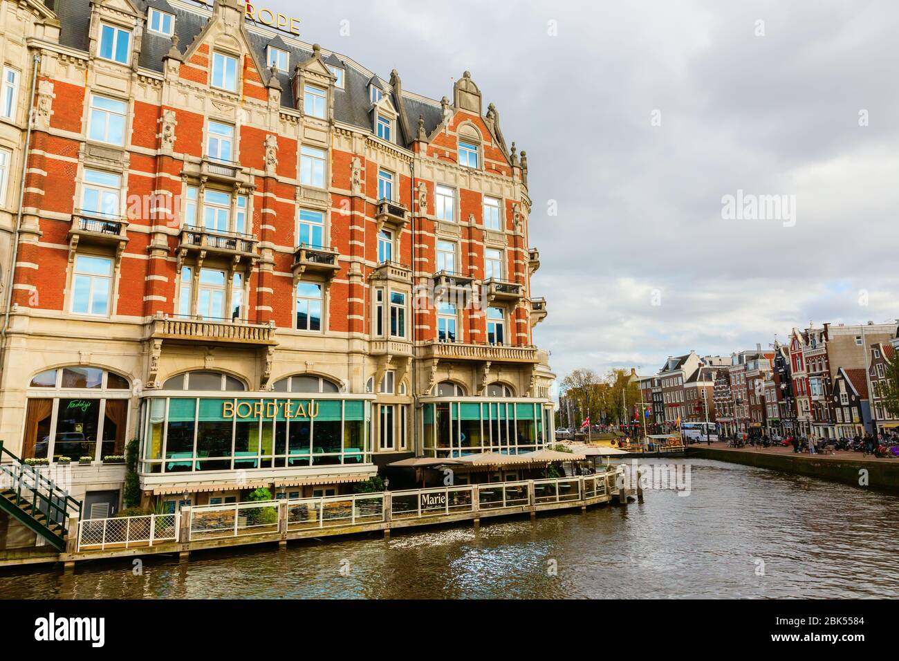 Amsterdam, Pays-Bas - 28 octobre 2019: Hôtel de l'Europe à Amsterdam. L'hôtel de l'Europe est un hôtel de luxe 5 étoiles le long de la rivière Amstel Banque D'Images