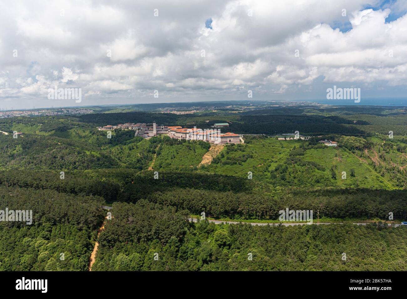 Vue sur l'université de Koc, depuis l'hélicoptère. Université Koc, campus de Rumeli feneri Sariyer à Istanbul, Turquie. Banque D'Images