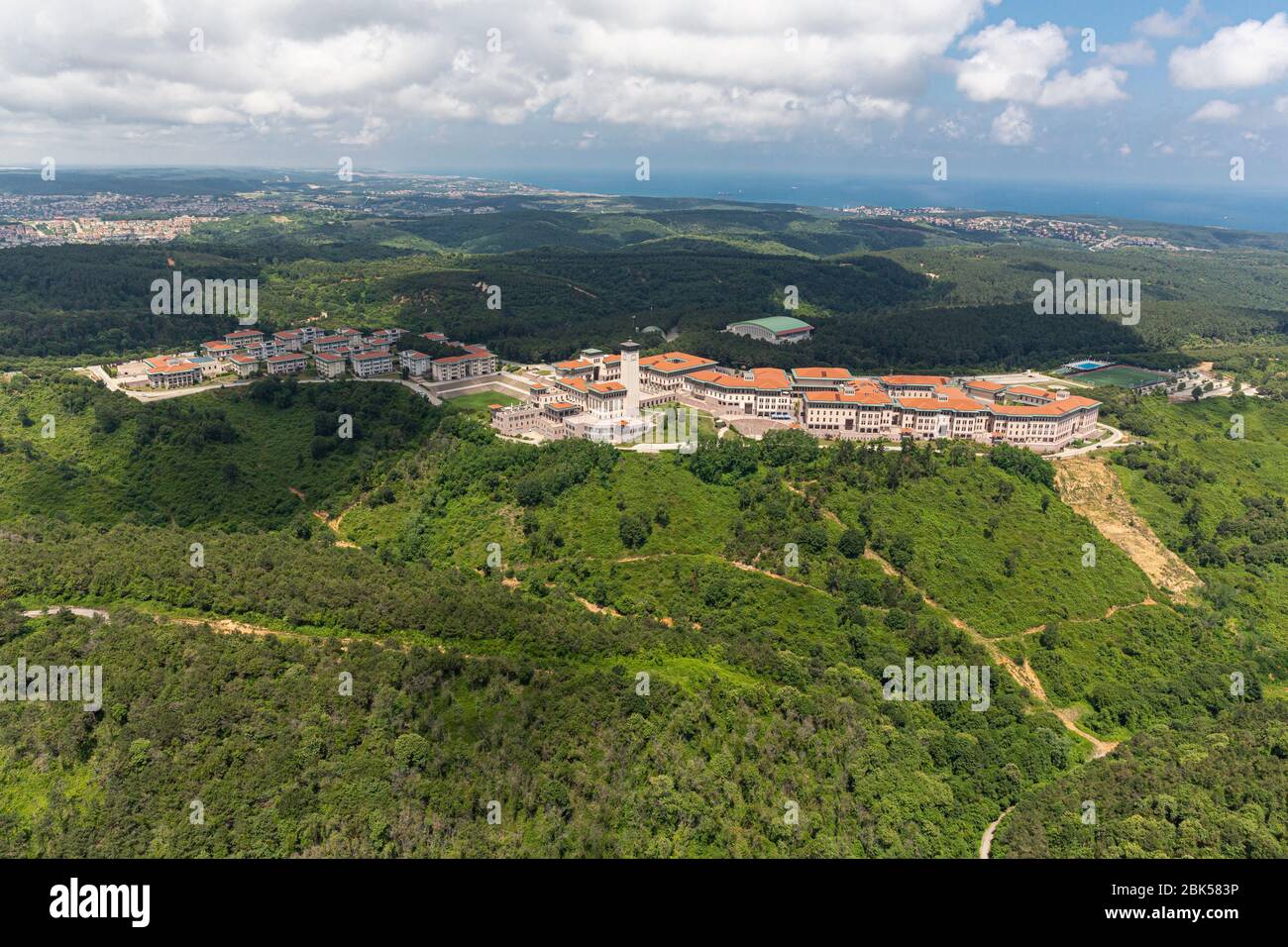 Vue sur l'université de Koc, depuis l'hélicoptère. Université Koc, campus de Rumeli feneri Sariyer à Istanbul, Turquie. Banque D'Images