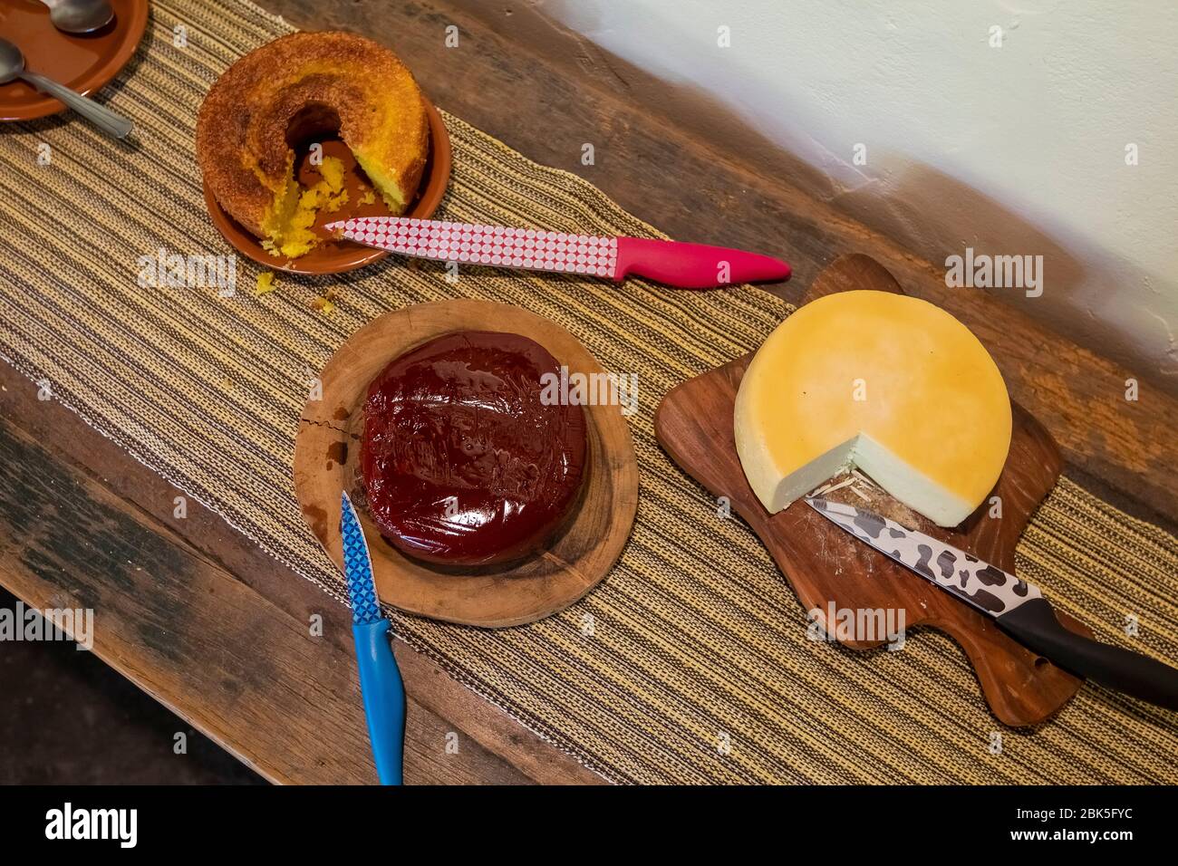 Fromage artisanal de Serra da Canastra à base de lait de Caracu et de Girolando, Minas Gerais, Brésil. Banque D'Images