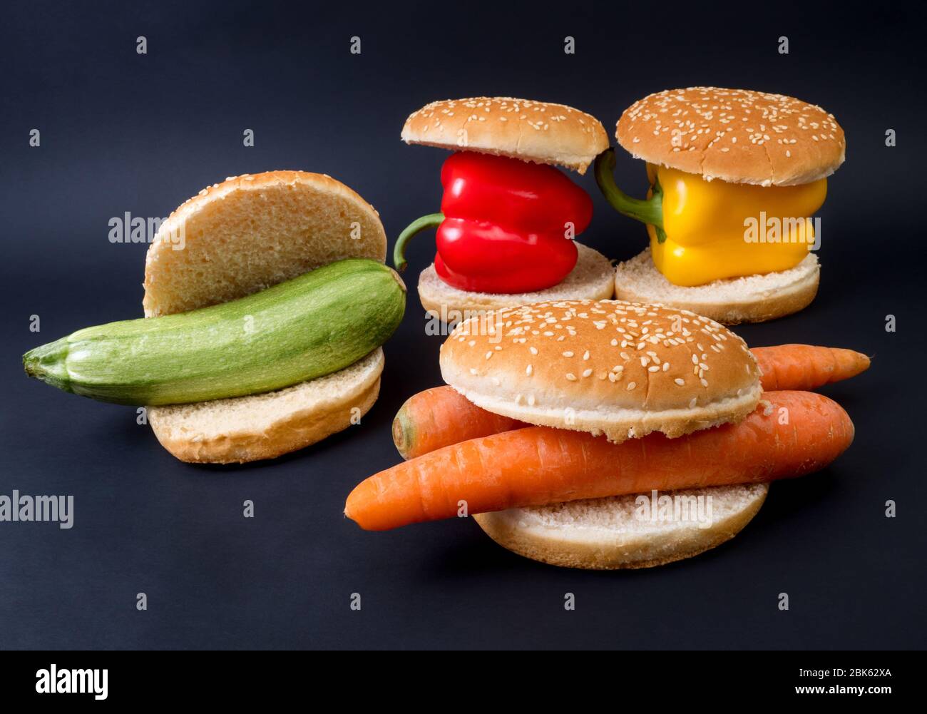 Hamburger végétarien ou concept de nourriture saine. Aliments de légumes frais. Banque D'Images