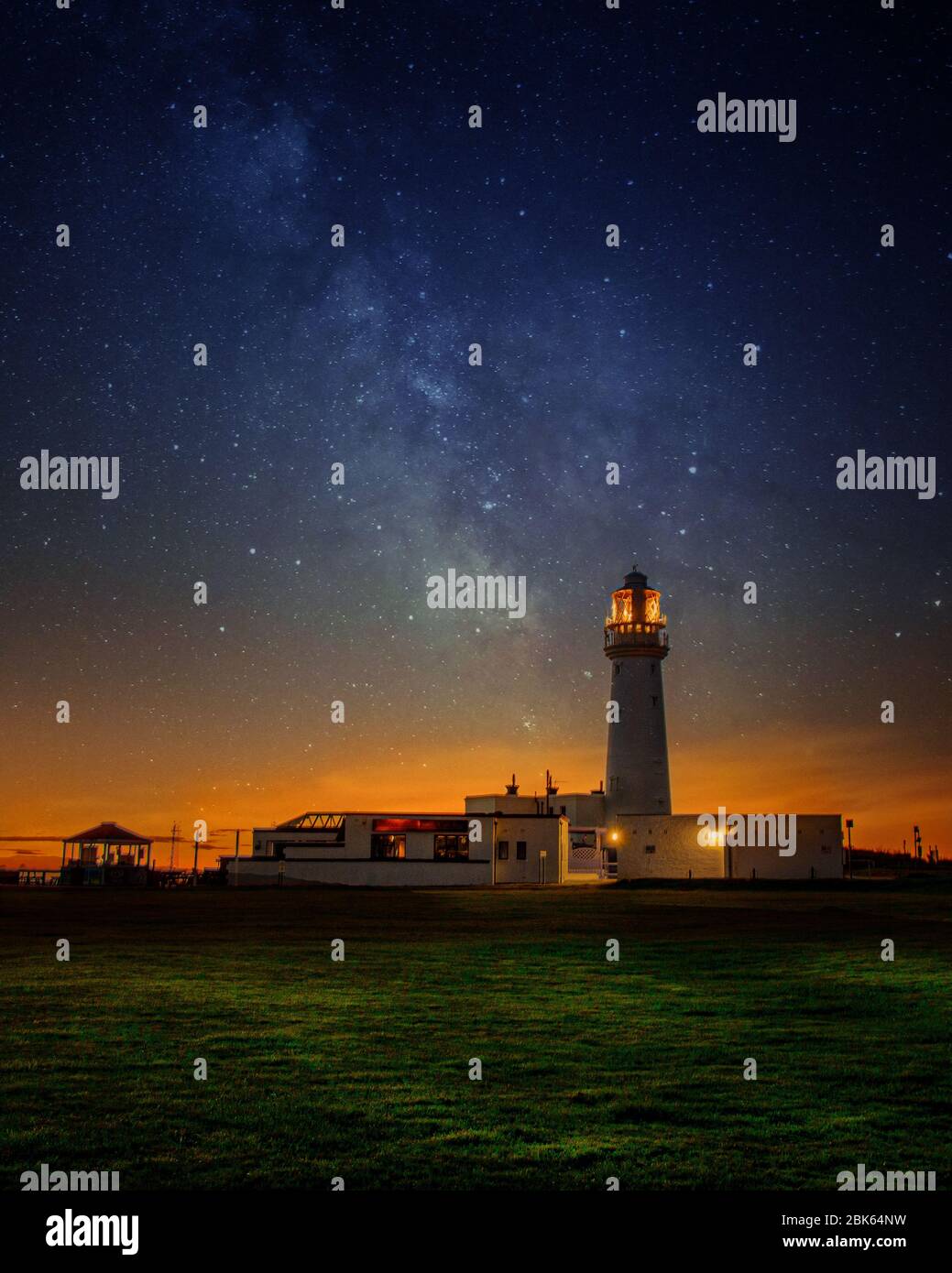 Phare de Flamborough Head sur la côte du Yorkshire d'Angleterre. Banque D'Images