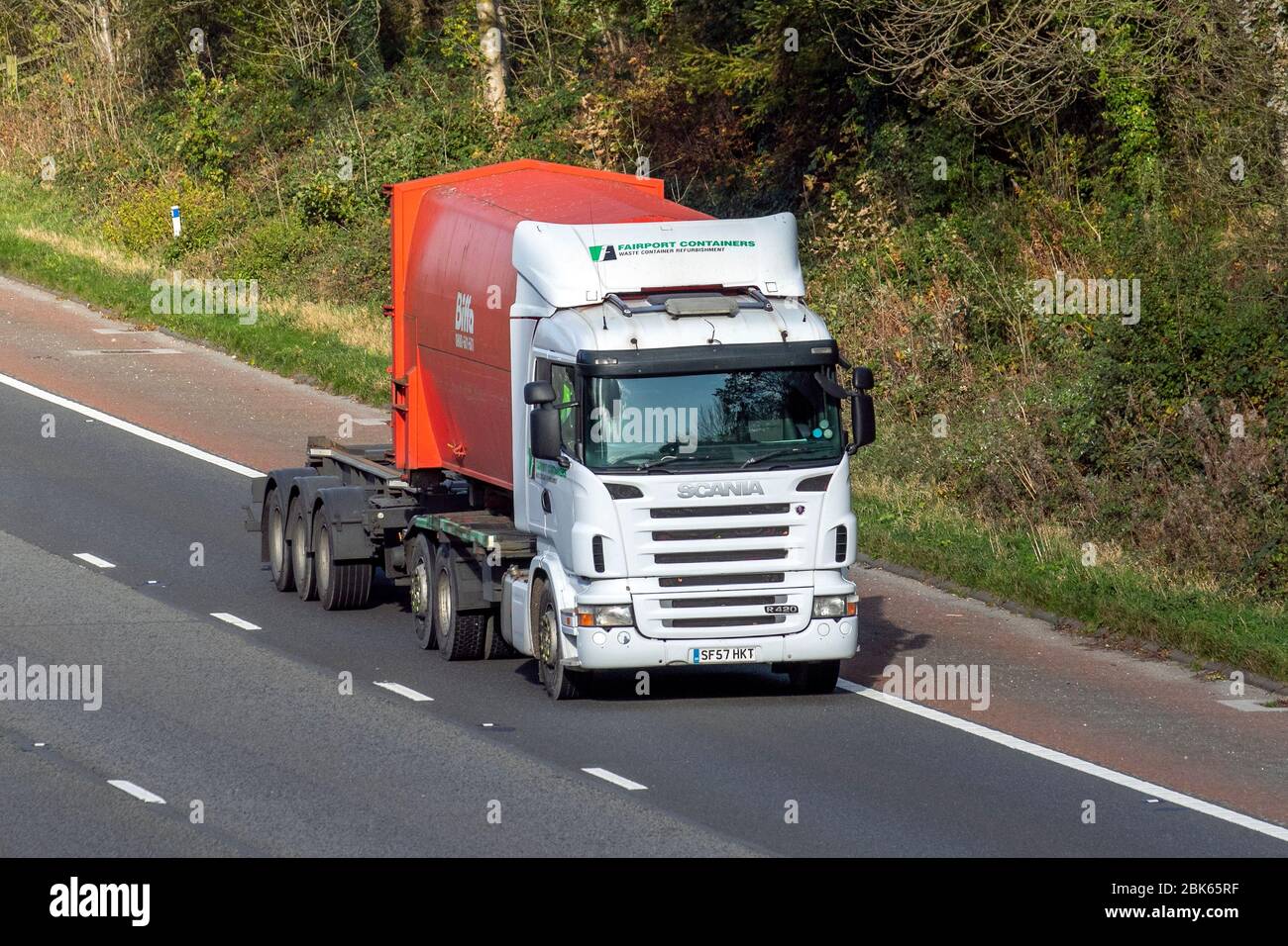 Conteneurs Biffa FAirport ; remise à neuf des conteneurs de déchets ; camions de livraison Haulage, camion, transport, camion, transporteur de fret, véhicule Scania R420, transport commercial européen, industrie, M6 à Lancaster, Royaume-Uni Banque D'Images