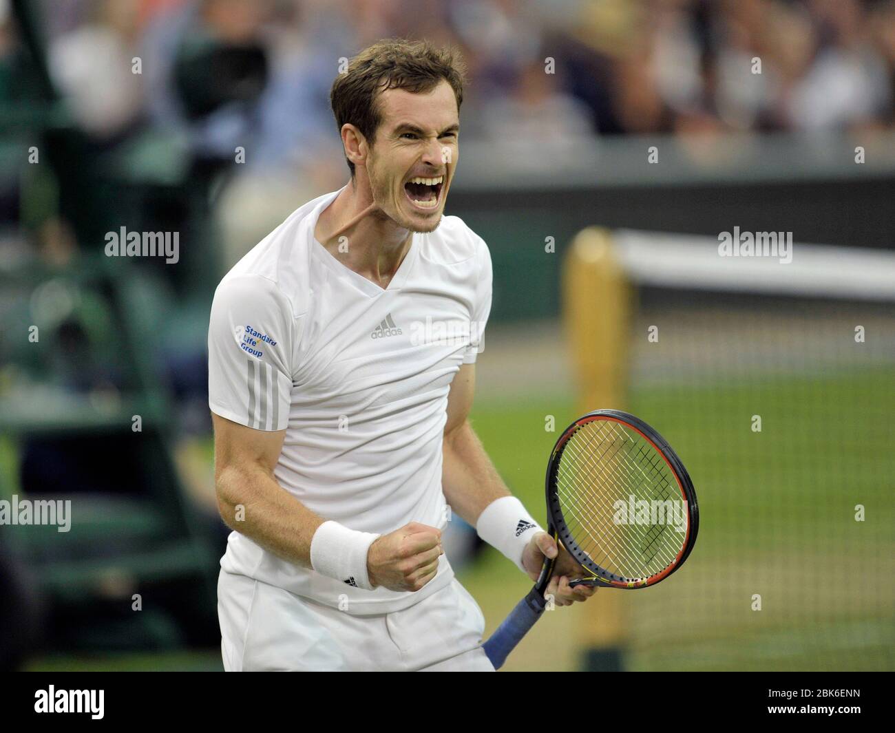 Tournoi de tennis de Wimbledon 2014, Wimbledon Londres. Andy Murray célèbre lors du quatrième match des célibataires pour les hommes contre Kevin Anderson (RSA) Banque D'Images