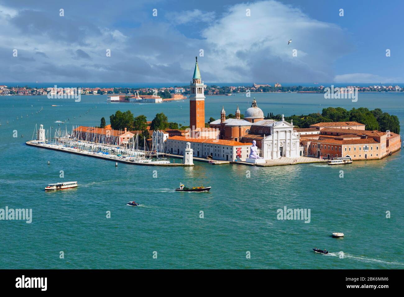 Venise, Province de Venise, région Vénétie, Italie. Vue sur le Bacino San Marco à l'isola ou l'île de San Giorgio Maggiore et l'église de la même Banque D'Images