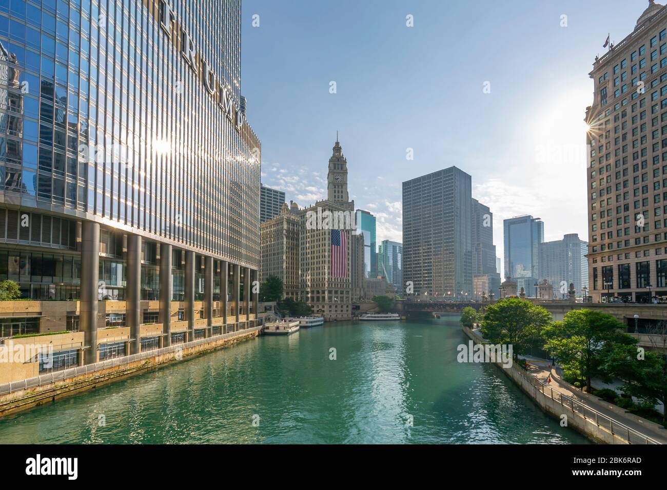 Vue sur le Wrigley Building et la rivière Chicago, Chicago, Illinois, États-Unis d'Amérique, Amérique du Nord Banque D'Images