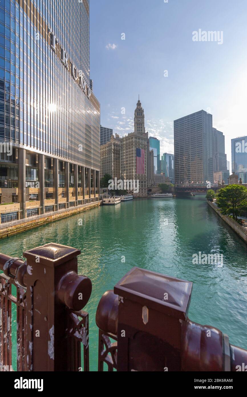 Vue sur le Wrigley Building et la rivière Chicago, Chicago, Illinois, États-Unis d'Amérique, Amérique du Nord Banque D'Images