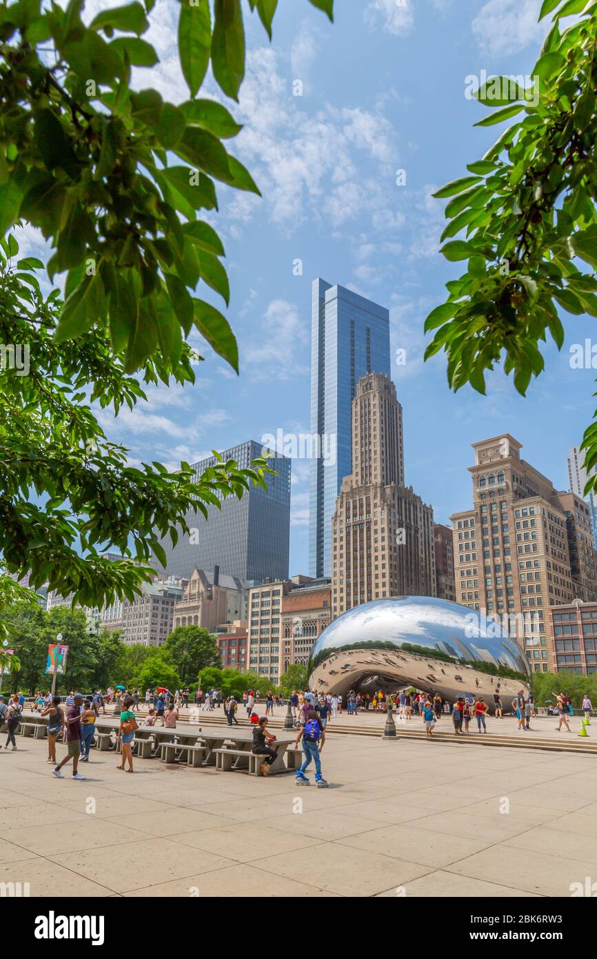 Vue sur Cloud Gate, The Bean, Millennium Park, Downtown Chicago, Illinois, États-Unis d'Amérique, Amérique du Nord Banque D'Images