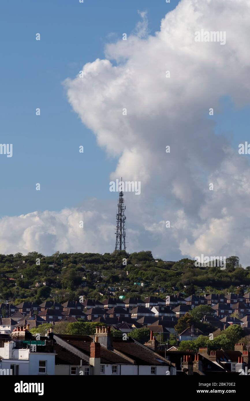 Tour de télécommunications sur une colline à Brighton Banque D'Images