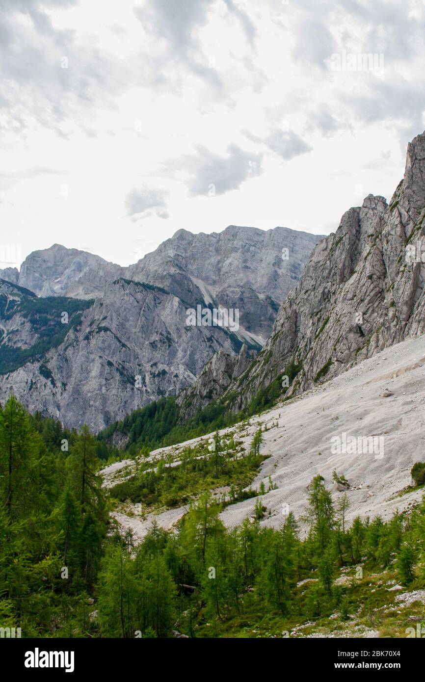 Vue sur la montagne au parc national de Triglav, Slovénie Banque D'Images