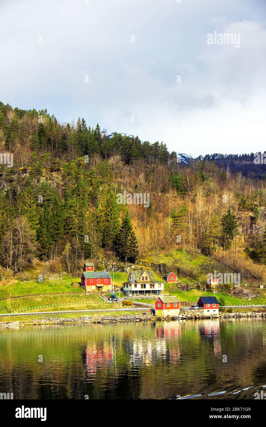 fjords norvégiens béatiful, vie en norvège, paysage norvégien, littoral norvégien Banque D'Images