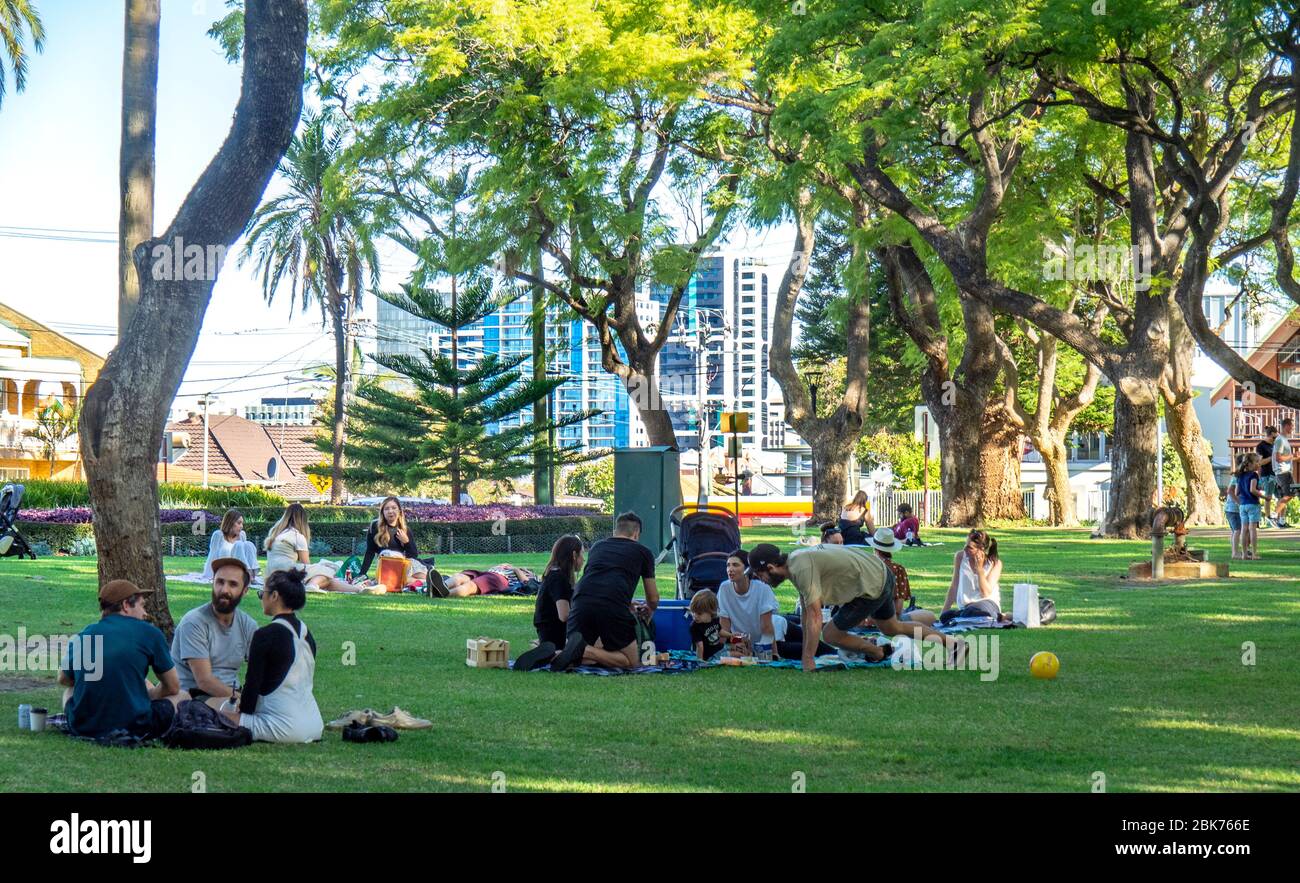 Les gens pique-niquent à Hyde Park Perth Australie occidentale Banque D'Images
