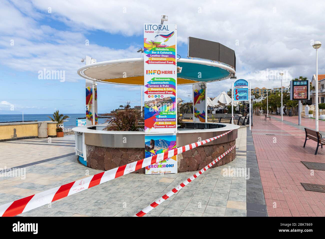 Excursions, visites et kiosque de vente d'excursion enregistré pendant le covid 19 dans la station touristique de Costa Adeje, Tenerife, îles Canaries, SP Banque D'Images