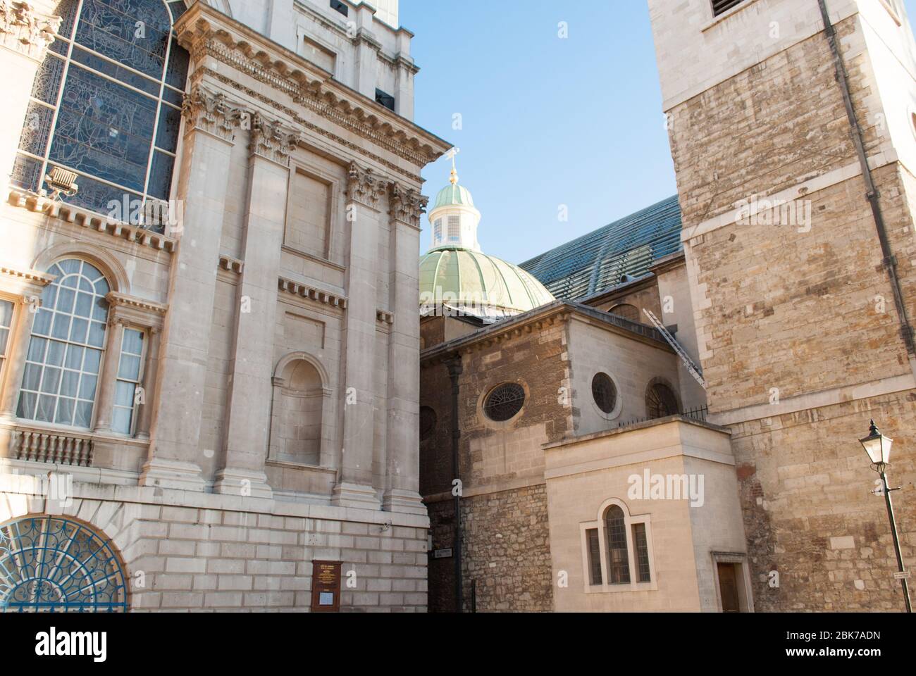Architecture baroque bâtiments en pierre ombres Détails architecturaux Église St. Stephen Walbrook Église Walbrook, Londres EC4N Sir Christopher Wren Banque D'Images