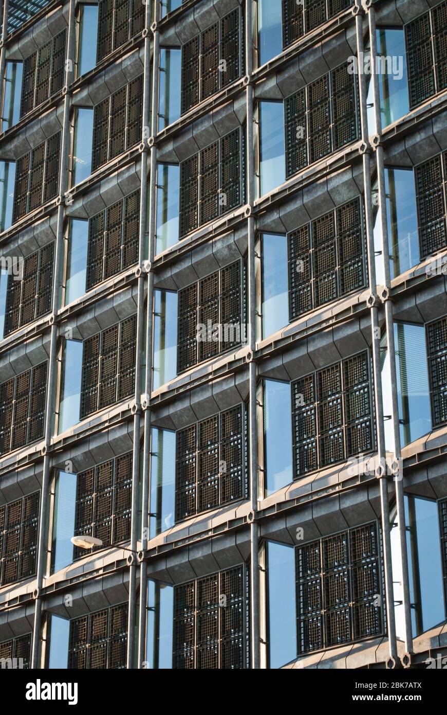 Cadre en acier revêtement en cuivre verre Architecture de haute technologie machine détail robotique HSBC 60 Queen Victoria Street, Londres EC4N par Foggo Associates Banque D'Images