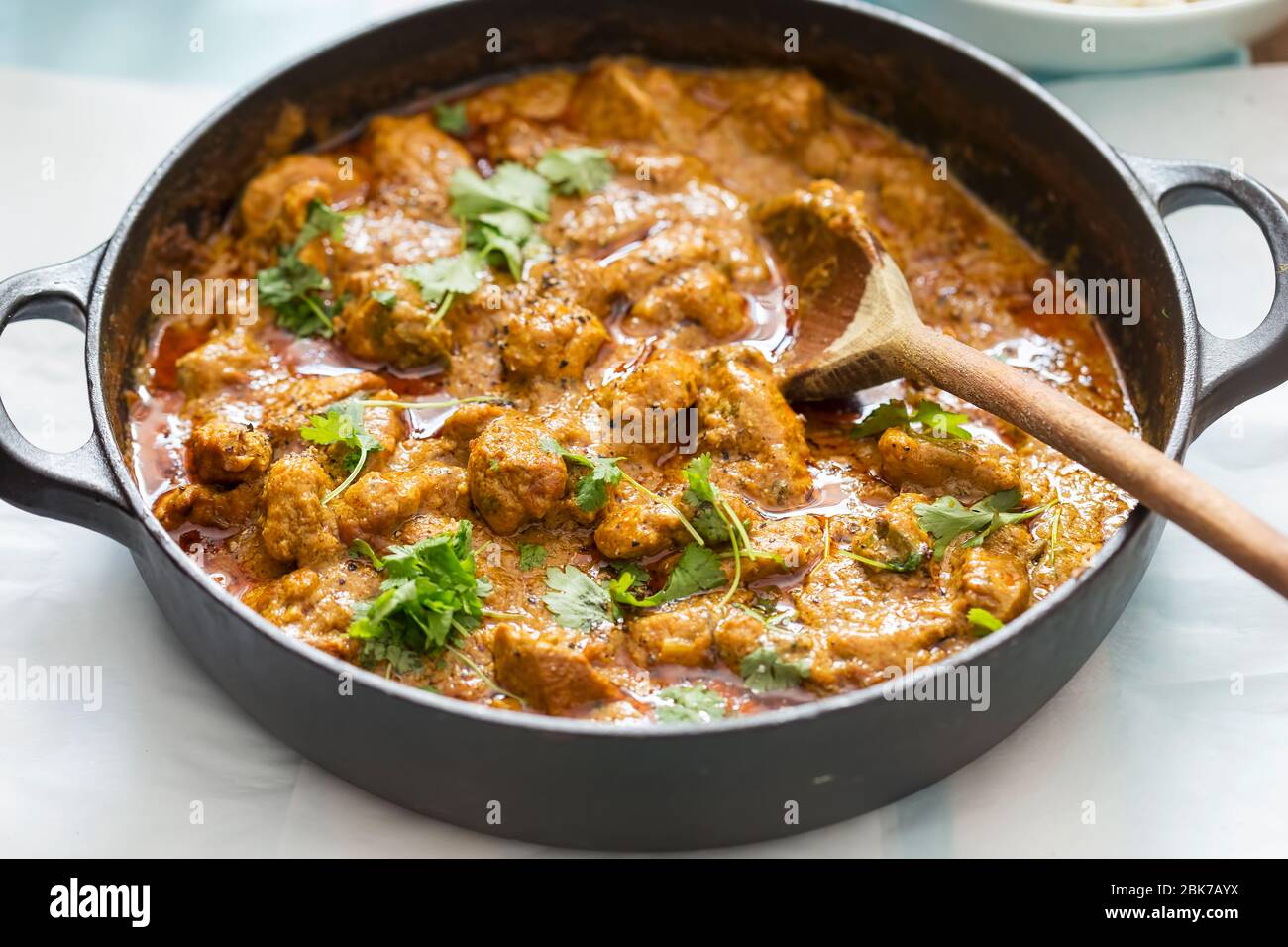 Porc thaïlandais et curry d'arachide à la coriandre Banque D'Images