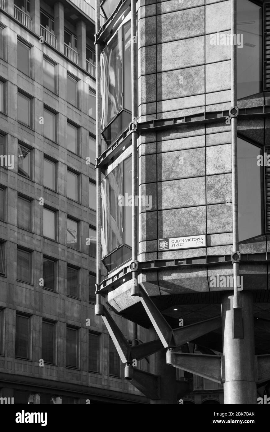 Cadre en acier revêtement en cuivre verre Architecture de haute technologie machine détail robotique HSBC 60 Queen Victoria Street, Londres EC4N par Foggo Associates B&W. Banque D'Images