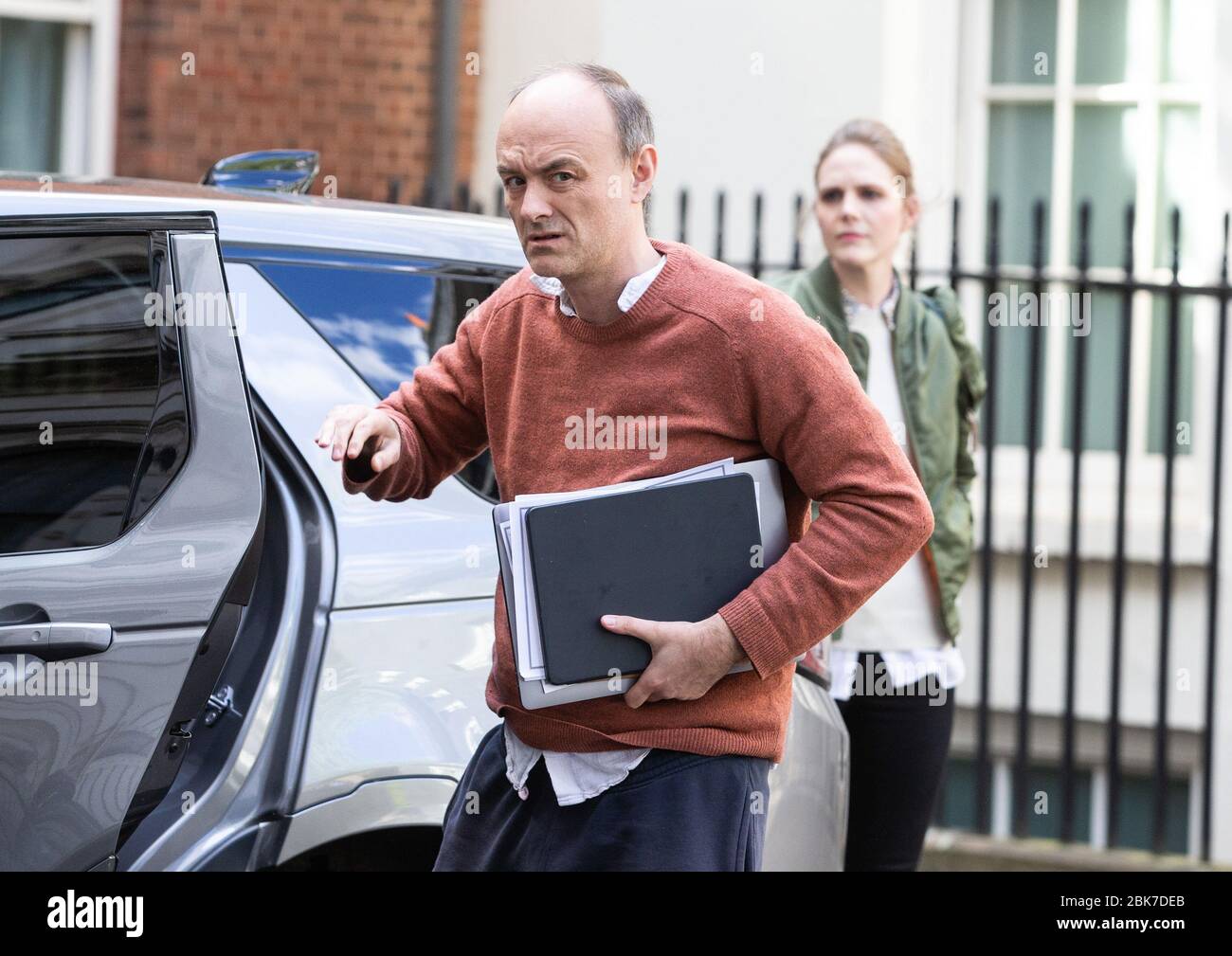 Londres, Royaume-Uni. 2 mai 2020. Dominic Cummings, conseiller politique en chef de Boris Johnson, arrive pour la conférence de presse quotidienne de Coronavirus à Downing Street. Crédit: Mark Thomas/Alay Live News Banque D'Images