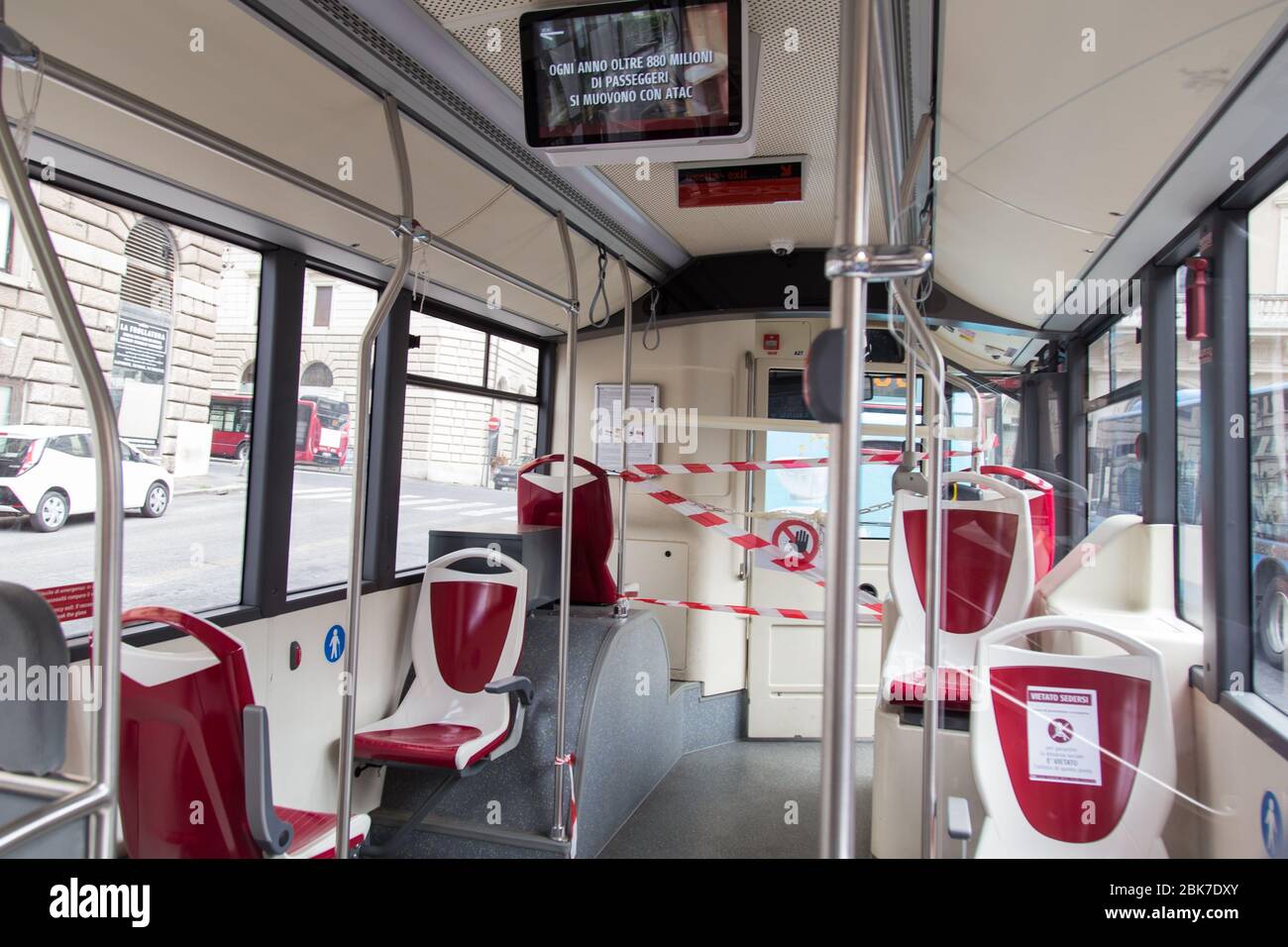 Roma, Italie. 02 mai 2020. Détails des bus au terminus de la via Paola à Rome (photo de Matteo Nardone/Pacific Press) crédit: Pacific Press Agency/Alay Live News Banque D'Images